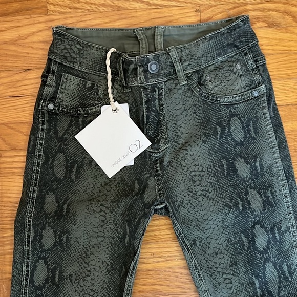 Q2 Unique Denim Green Skinny Reversible Jeans with Snake Print - Picture 3 of 9